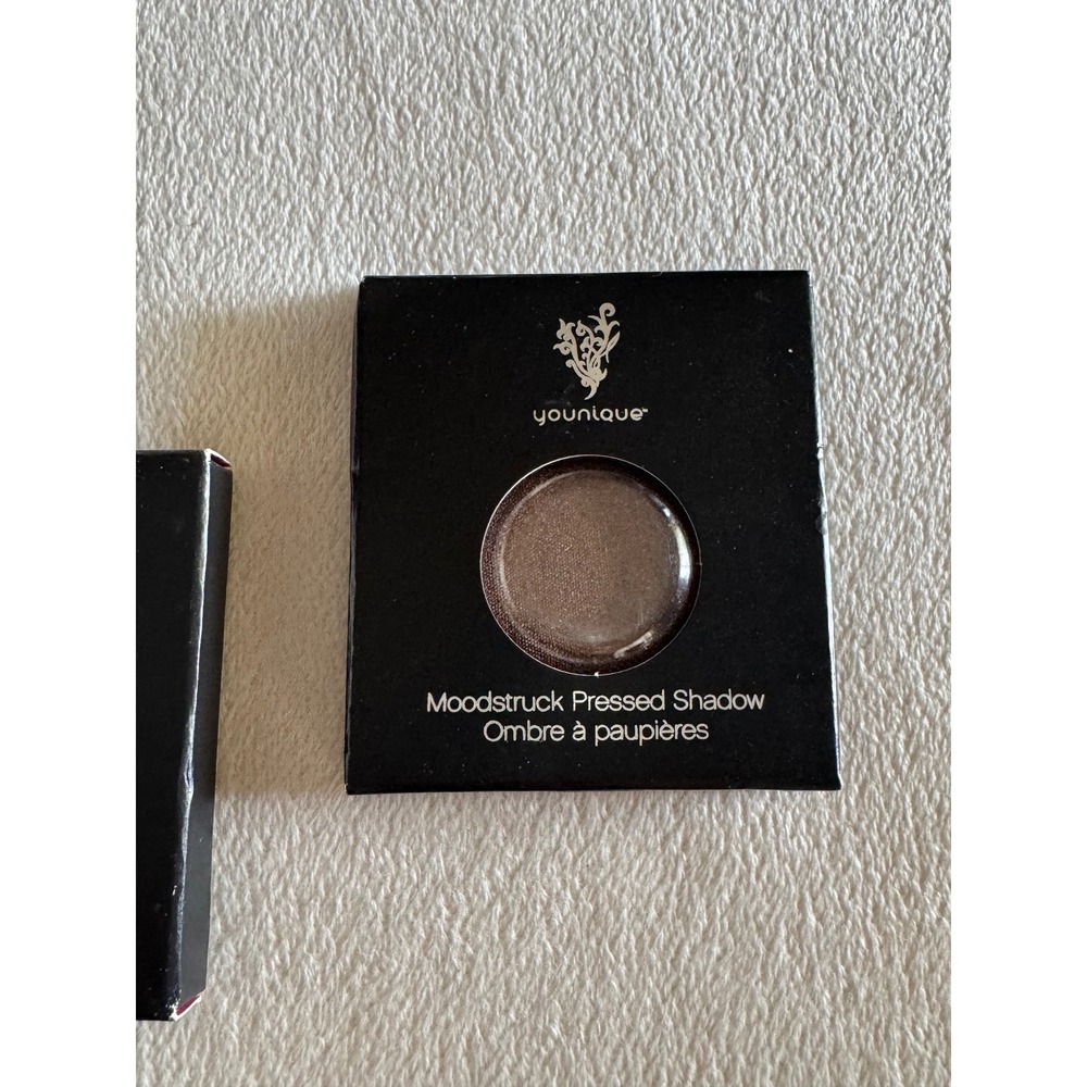 Younique Moodstruck Pressed Shadow Delicious Shimmer Brown Taupe Eyeshadow 1.8g